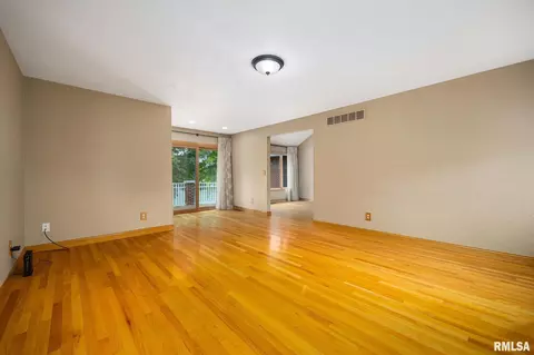 Living - 820 Belsly Way, Metamora, IL 61548 photo 5 of 7