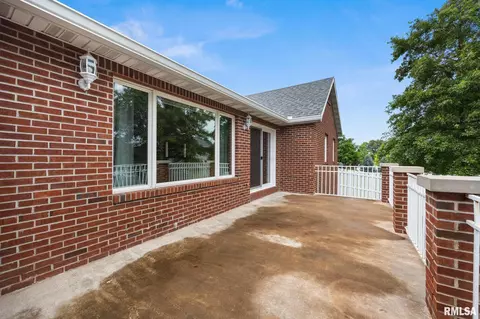 Exterior - 820 Belsly Way, Metamora, IL 61548 photo 8 of 12