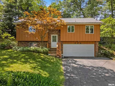 352 Whispering Oaks Dr, Groveland, IL 61535