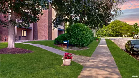 2408 W Pasmoso Dr, Peoria, IL 61614