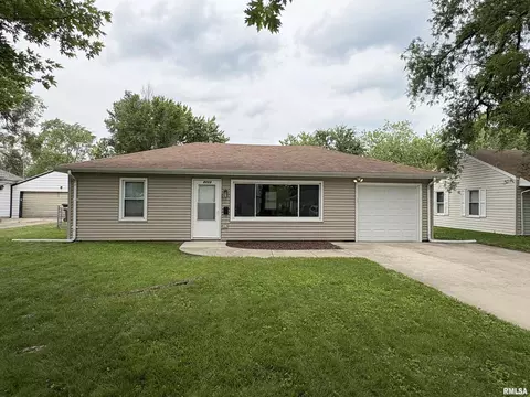 2113 W Overbrook Dr, Peoria, IL 61604