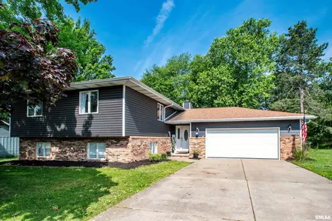 324 Pinecrest Dr, Germantown Hills, IL 61548