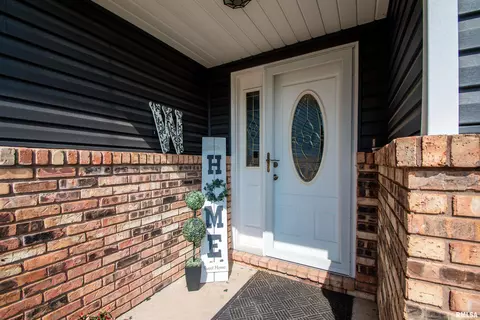 324 Pinecrest Dr, Germantown Hills, IL 61548 photo 2