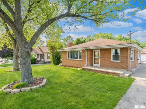 621 E Sciota Ave, Peoria Heights, IL 61616