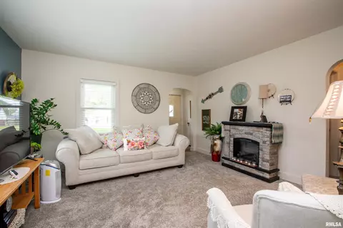 202 Esser St, Washington, IL 61571 photo 8