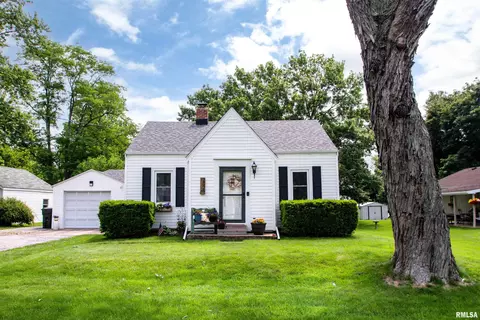 202 Esser St, Washington, IL 61571
