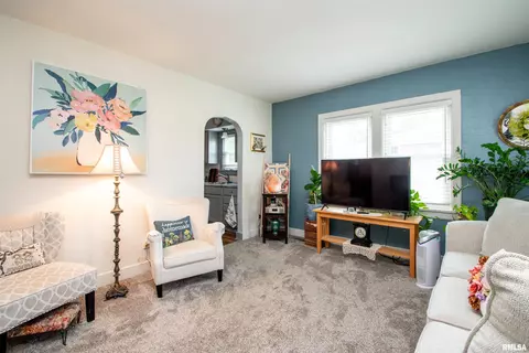 202 Esser St, Washington, IL 61571 photo 6