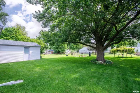 202 Esser St, Washington, IL 61571 photo 32