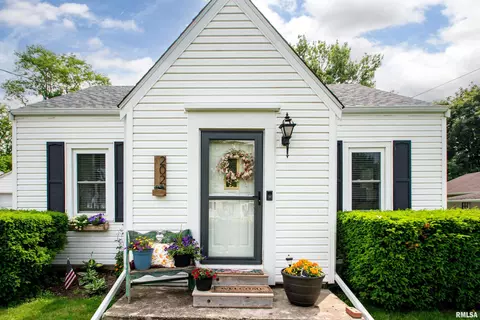 202 Esser St, Washington, IL 61571 photo 2