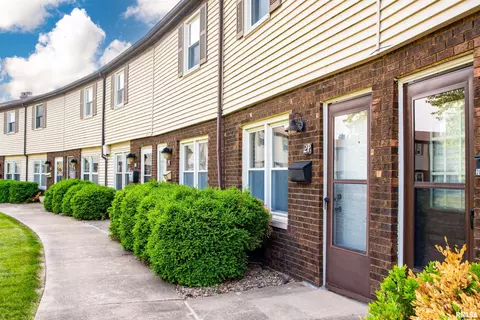 1936 Canterbury Dr, Washington, IL 61571