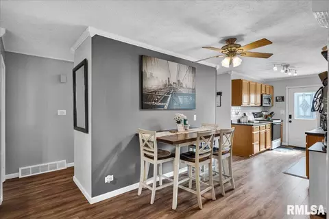 Entry Way - 301 Devonshire Rd, Washington, IL 61571 photo 2 of 3