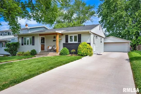 Exterior - 301 Devonshire Rd, Washington, IL 61571 photo 2 of 6