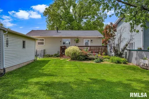 Exterior - 301 Devonshire Rd, Washington, IL 61571 photo 5 of 6