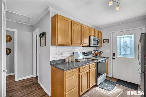 Entry Way - 301 Devonshire Rd, Washington, IL 61571 photo 3 of 3