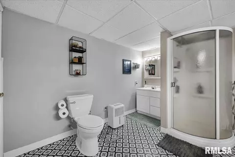 Bath - 301 Devonshire Rd, Washington, IL 61571 photo 2 of 2