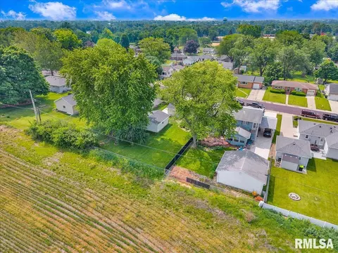View/Area - 301 Devonshire Rd, Washington, IL 61571 photo 3 of 7