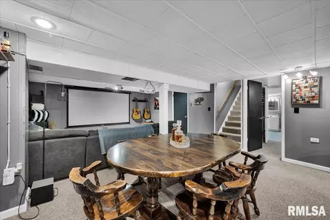 Dining - 301 Devonshire Rd, Washington, IL 61571 photo 1 of 1