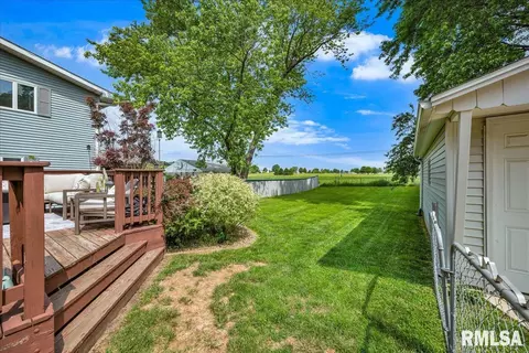 Exterior - 301 Devonshire Rd, Washington, IL 61571 photo 3 of 6