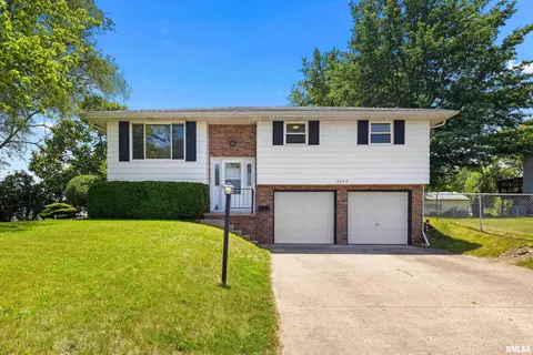 5602 E Fleet St, Chillicothe, IL 61523