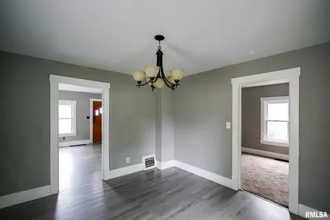409 Embert Pl, Peoria, IL 61603 photo 7