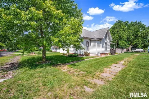Exterior - 203 E Pine St, Dunlap, IL 61525 photo 5 of 6
