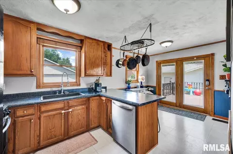 Kitchen - 203 E Pine St, Dunlap, IL 61525 photo 2 of 3