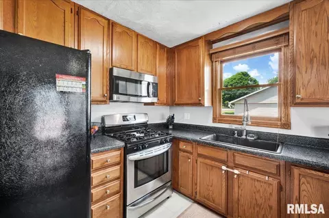 Kitchen - 203 E Pine St, Dunlap, IL 61525 photo 3 of 3