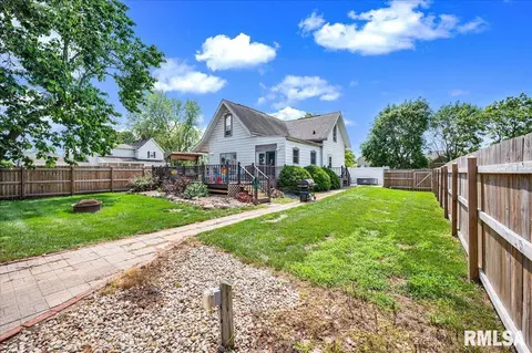 Exterior - 203 E Pine St, Dunlap, IL 61525 photo 4 of 6