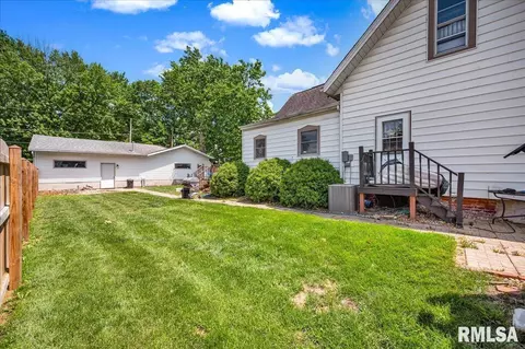 Exterior - 203 E Pine St, Dunlap, IL 61525 photo 3 of 6