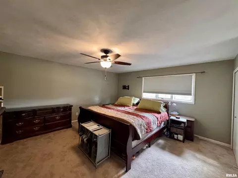 Bedroom - 15 Elmo Dr, Macomb, IL 61455 photo 3 of 5