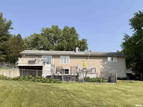 Exterior - 15 Elmo Dr, Macomb, IL 61455 photo 2 of 5