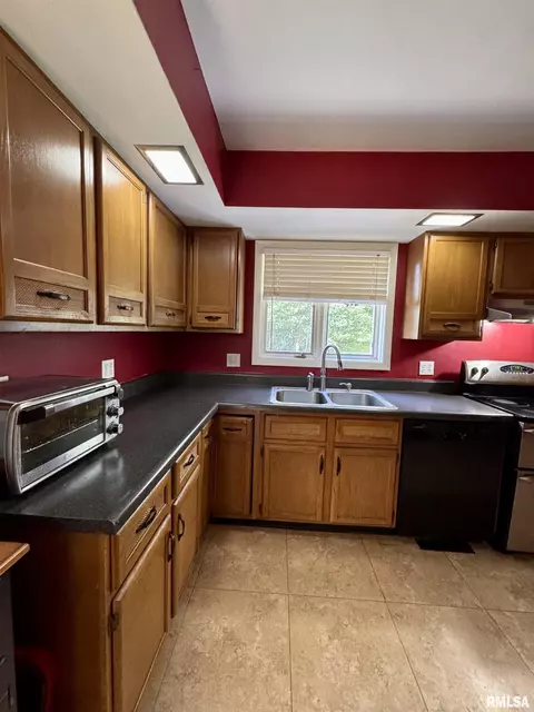 Kitchen - 15 Elmo Dr, Macomb, IL 61455 photo 2 of 5