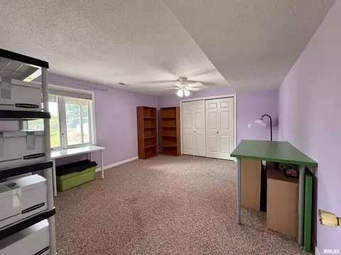 Bedroom - 15 Elmo Dr, Macomb, IL 61455 photo 4 of 5