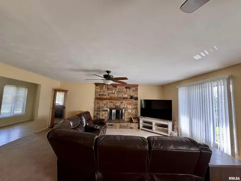 Living - 15 Elmo Dr, Macomb, IL 61455 photo 5 of 8
