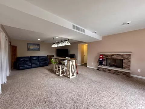 Living - 15 Elmo Dr, Macomb, IL 61455 photo 7 of 8