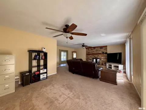 Living - 15 Elmo Dr, Macomb, IL 61455 photo 4 of 8
