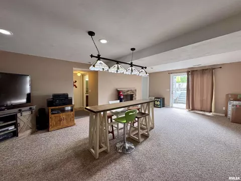 Living - 15 Elmo Dr, Macomb, IL 61455 photo 8 of 8