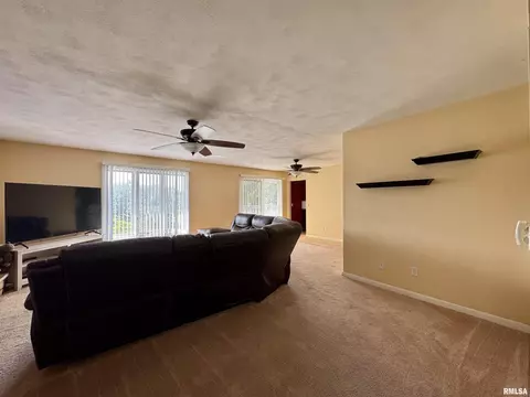 Living - 15 Elmo Dr, Macomb, IL 61455 photo 2 of 8