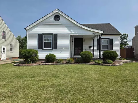 1507 W Circle Rd, Peoria, IL 61604
