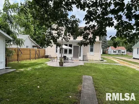 Exterior - 964 E Locust St, Canton, IL 61520 photo 6 of 12