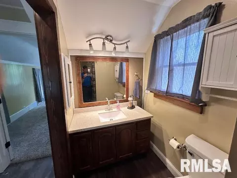 Bath - 964 E Locust St, Canton, IL 61520 photo 2 of 2