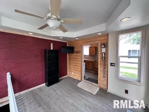 Exterior - 964 E Locust St, Canton, IL 61520 photo 11 of 12