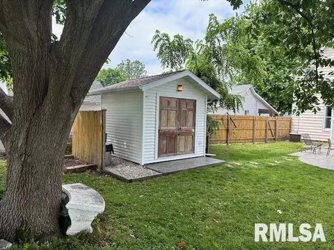 Exterior - 964 E Locust St, Canton, IL 61520 photo 5 of 12
