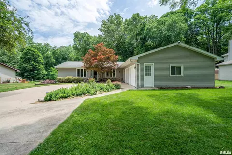 748 E Poplet Hollow Rd, Peoria, IL 61614