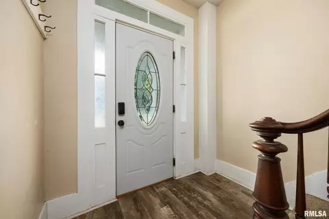 Entry Way - 411 E 3rd St, Delavan, IL 61734 photo 1 of 4