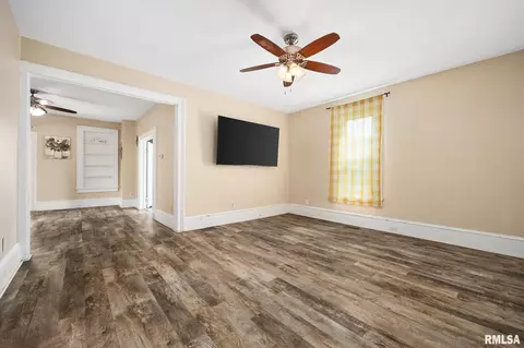 Living - 411 E 3rd St, Delavan, IL 61734 photo 1 of 2