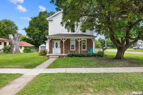 411 E 3rd St, Delavan, IL 61734