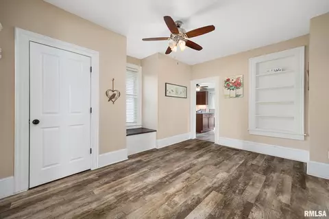 Entry Way - 411 E 3rd St, Delavan, IL 61734 photo 3 of 4