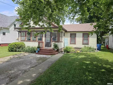 75 W 5th St, El Paso, IL 61738 photo 2