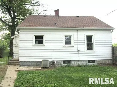 320 E Meadow Lawn St, Manito, IL 61546 photo 4